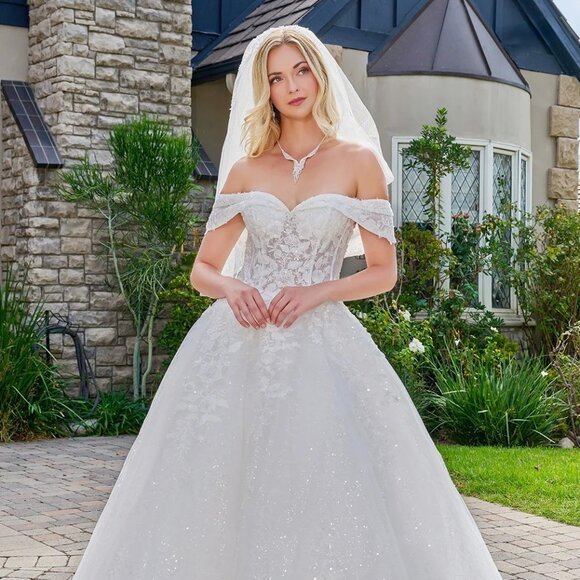 New Floral Lace Embellished Bridal Gown w/ Lace Up Back & Short Veil GL3822 - Picture 4 of 15